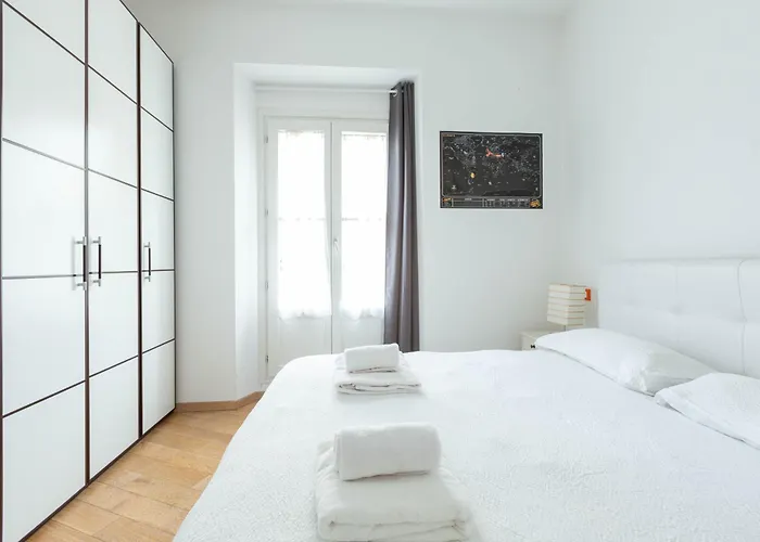 Easytopstay - Porta Romana Comfy Daire